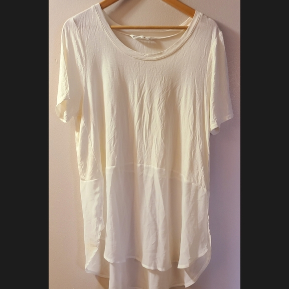 White blouse - Picture 1 of 3